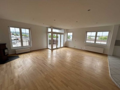 Frisch Renovierte 3 Zimmerwohnung mit Balkon in Koblenz