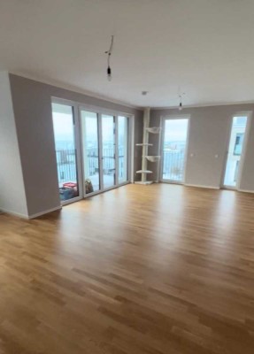 4-Zimmer Wohnung mit Blick über die Dächer Schönefelds auf den BER