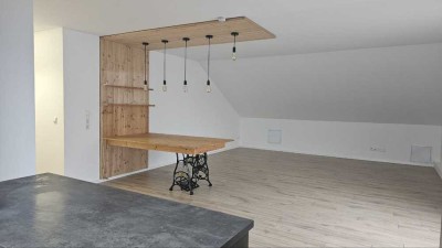 Helle und ruhige 4 Zimmer Wohnung im Grünen für die Familie, saniert, mit Garten und Garage