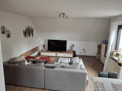 sehr ruhige 3-Zimmer-DG-Wohnung mit EBK und Balkon in Langenzenn