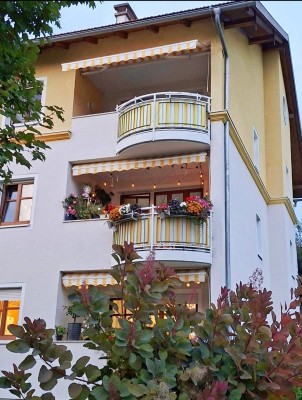 4-Zimmer Wohnung mit Garten und Parkplätzen
