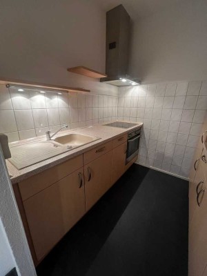 Schöne 2-Raum-Wohnung mit Einbauküche und Balkon