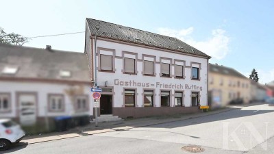 Vielfältige Möglichkeiten: Historisches Wohn- und Geschäftshaus in zentraler Lage!