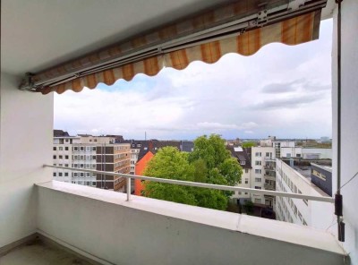 Große Wohnküche für gesellige Mieter mit SONNENBALKON