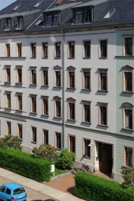Tolle Wohnung mit Terrasse zum grünen Innenhof - neues Bad und neue Böden