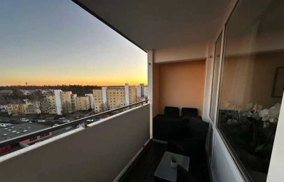 Skyfloor-Wohnung mit Fernblick und Loggia