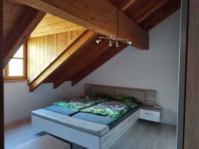 Stilvolle 2-Raum-Dachgeschosswohnung mit gehobener Innenausstattung mit Balkon und EBK in Zorneding