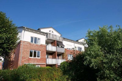 Tornesch - neu renoviert, großz. helle DG-Wohnung mit 2x Balkon