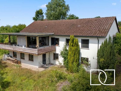 Panoramablick! Einfamilienhaus mit ELW mit traumhaften Grundstück