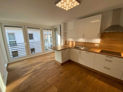 Exklusive Maisonette-Wohnung mit geh. Innenausstattung, großen Balkon + EBK in Top-Lage