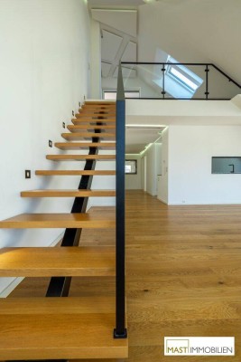 NEUER PREIS - 590.000,-- € /// DG Wohn(T)raum direkt in Stockerau - Einziehen und Wohlfühlen + ca. 55 m² große Dachterrasse