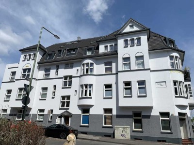 Attraktive und vollständig renovierte 3-Zimmer-Wohnung mit Balkon in Duisburg