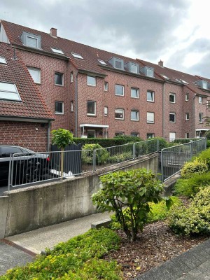 Schöne und gepflegte 3,5-Raum-Dachgeschosswohnung mit geh. Innenausstattung mit Balkon und EBK