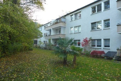 IN GRÜNER LAGE VON BONN - DUISDORF: 4-ZIMMER-WOHNUNG MIT SÜDBALKON