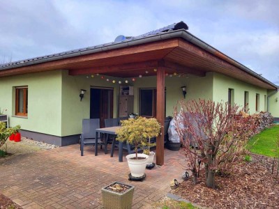 Charmanter Winkelbungalow mit traumhaftem Garten