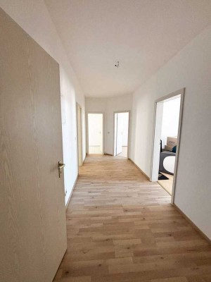 Sofort bezugsfrei-große 2-Zimmer Wohnung in Top Lage mit Balkon