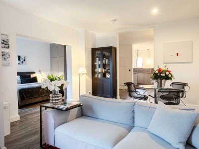 STILVOLL EINGERICHTETE WOHNUNG IN HARVESTEHUDE mit großem Balkon.
Küche und Bad alles NEU