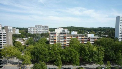 Darmstadt-Kranichstein! **Schöne 3 Zimmerwohnung mit Balkon und herrlichem Ausblick**