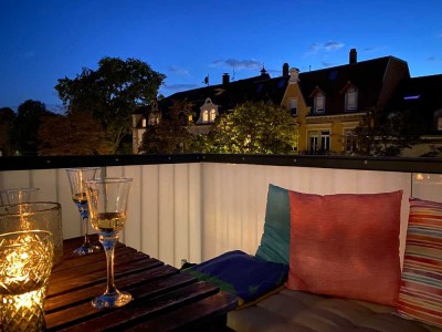 Stilvolle, neuwertige 2-Raum-Wohnung mit geh. Innenausstattung mit Balkon und EBK