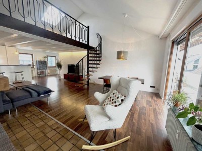 Highlight: Luftige Maisonette-Wohnung mit Kamin, Aufzug, EBK und sonnigem Balkon