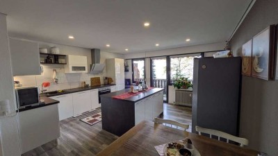 Renovierte 3-Zimmer Wohnung mit 2 Balkonen, 2 Keller und TG Stellplatz