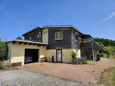 Moderner Natur-Bungalow & landwirtschaftliche Betriebsstätte auf 8.793 m² – zukunftsfähig und einzig