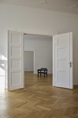 "Exklusiver Wohntraum im denkmalgeschützten Altbau: Elegante 7-Zimmer-Wohnung im Herzen Schwabings"