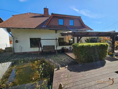 Großes Einfamilienhaus mit Garten in ruhiger Lage