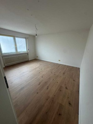 Renovierte 3-ZKB mit Balkon zu vermieten