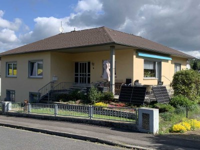 Günstiges 7-Zimmer-Einfamilienhaus in Holzappel