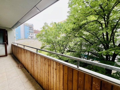 Sanierungsprojekt light - direkt an der U-Bahn - Innenhof Ruhelage - sonnige Loggia - Millennium City u. technische Fachhochschule ums Eck - Donauinsel