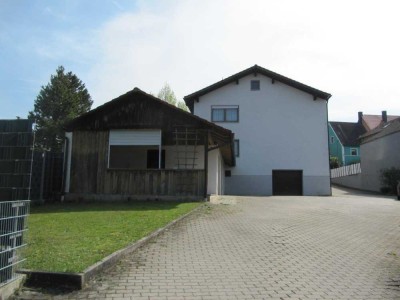 Zweifamilienhaus mit großen 4 1/2-Zimmer-Wohnungen in zentrumsnaher Lage von Mainburg