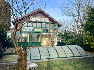 ZWEI EINHEITEN MIT GROßZÜGIGEM GARTEN, SANIERT MIT POOL