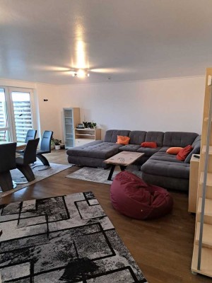 Schickes Penthouse mit Aufzug, zwei Dachterrassen und Stellplatz im Glinder Zentrum