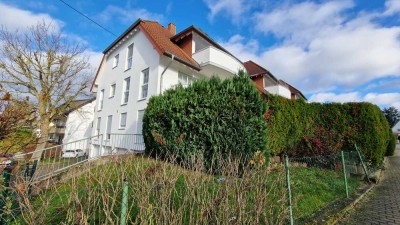 Bildschöne 4-Zimmer-Wohnung mit Terrasse, Garten und Garage