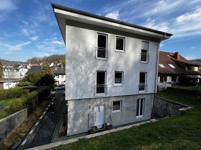 Neu ausgebaute Dachgeschoss / Loft-Wohnung in frisch sanierter Liegenschaft in ruhiger Wohnlage
