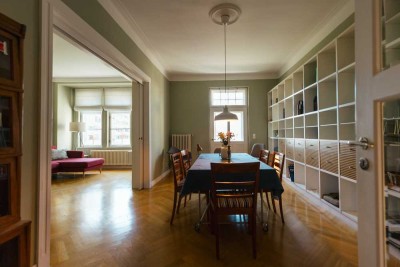 Traumhafte 5-Zimmer-Altbauwohnung mit zwei Balkonen und Garten in Toplage Neuhausen