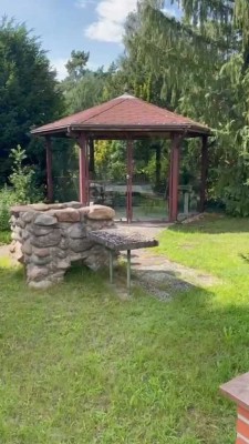 großes Grundstück mit Einfamilienhaus