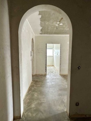 Erstbezug nach Sanierung: Schöne helle 4-Zimmer-Wohnung mit Balkon in Essingen