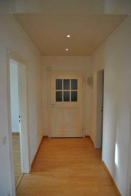 Bad NEU  -  schöne, helle Wohnung - gute Lage  (2.OG)
