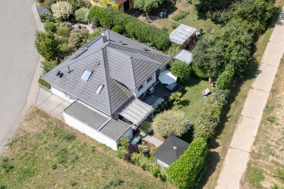 Junges,exklusives Einfamilienhaus mit Traumgarten in exponierter,gesuchter Randlage