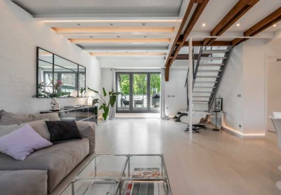 Stilvolle 2,5-Raum-DG-Wohnung mit lux. Innenausstattung mit Balkon und EBK in Hamburg Harvestehude