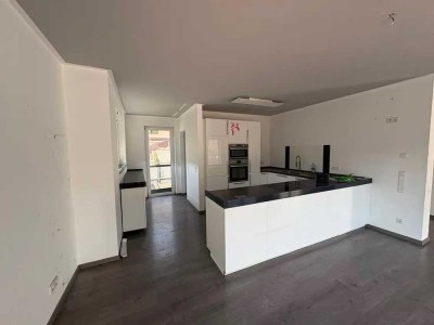 Geräumige 160 m² 5-Zimmer-Wohnung mit großem Balkon in Top-Lage