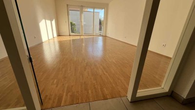 Helle 3-Zimmer-Wohnung mit Balkon und EBK in Raderthal, Köln