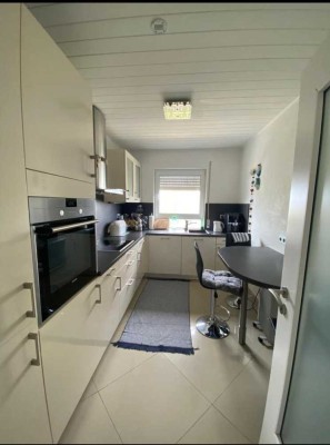 Schöne, helle 4-Zimmer-Wohnung mit Balkon & Garage in grüner Umgebung