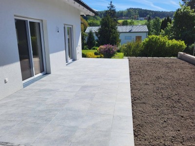 BEZUGSBEREIT! Neubau Bungalow mit XL-Terrasse, Erstbezug, Photovoltaikanlage &amp; Doppelcarport in Ampflwang am Hausruck