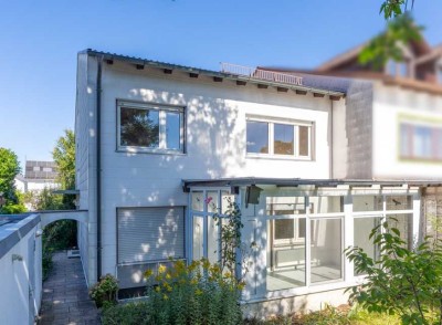 Mehr Fläche gesucht? Außergewöhnlich großzügige Doppelhaushälfte mit 6-Zimmern und Garten