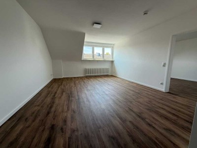 Erstbezug nach Sanierung: Ansprechende 2-Zimmer-DG-Wohnung mit geh. Innenausstattung