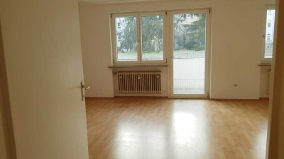 Attraktive 3-Zimmer-Hochparterre-Wohnung mit EBK ab sofort.