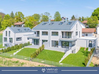 PREMIUMAUSSTATTUNG TRIFFT PANORAMABLICK: GROSSZÜGIGE DOPPELHAUSHÄLFTE IN WÖRTHSEE
